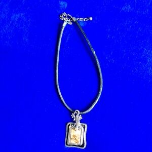 Elegant Silver Necklace with Lizard Pendant